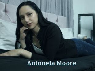 Antonela_Moore