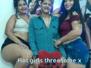Hot_girls_threesome_x