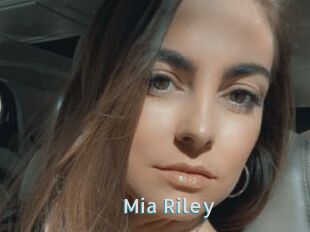 Mia_Riley