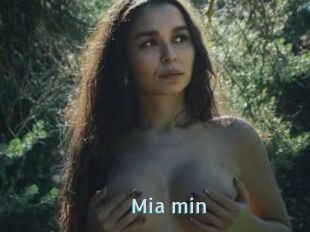 Mia_min