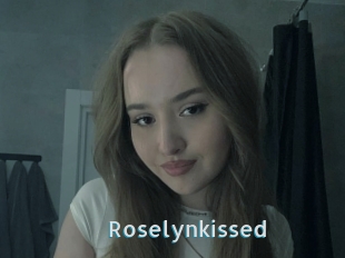 Roselynkissed